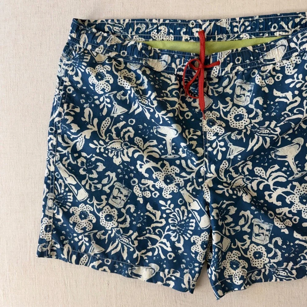 Tommy Bahama Swim Trunks Large Blue White Floral Cocktail Print Board Shorts‎